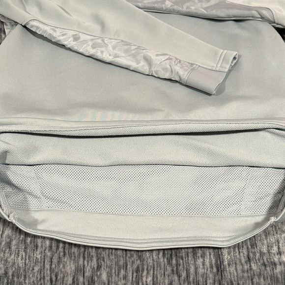 Under Armour Light Gray Quarter-Zip Pullover BNWT - Picture 9 of 9